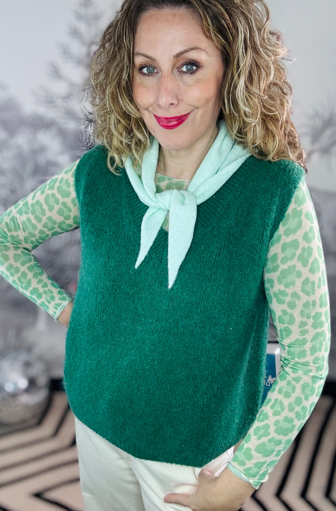 Neapolitan Triangle Neck Scarf