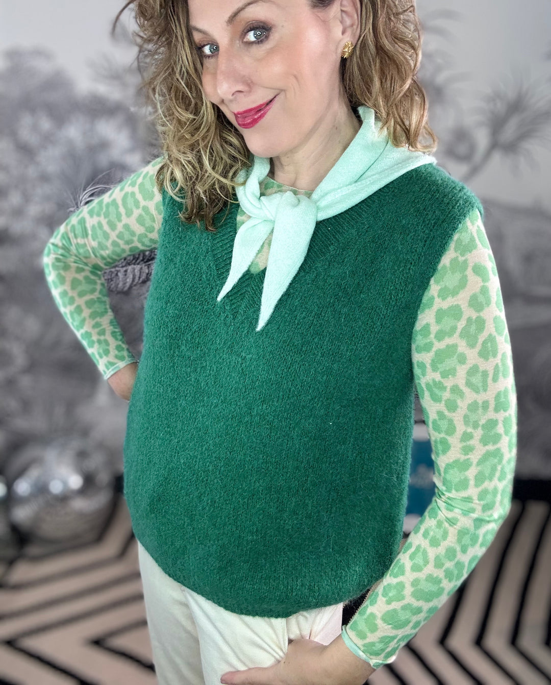 Neapolitan Triangle Neck Scarf
