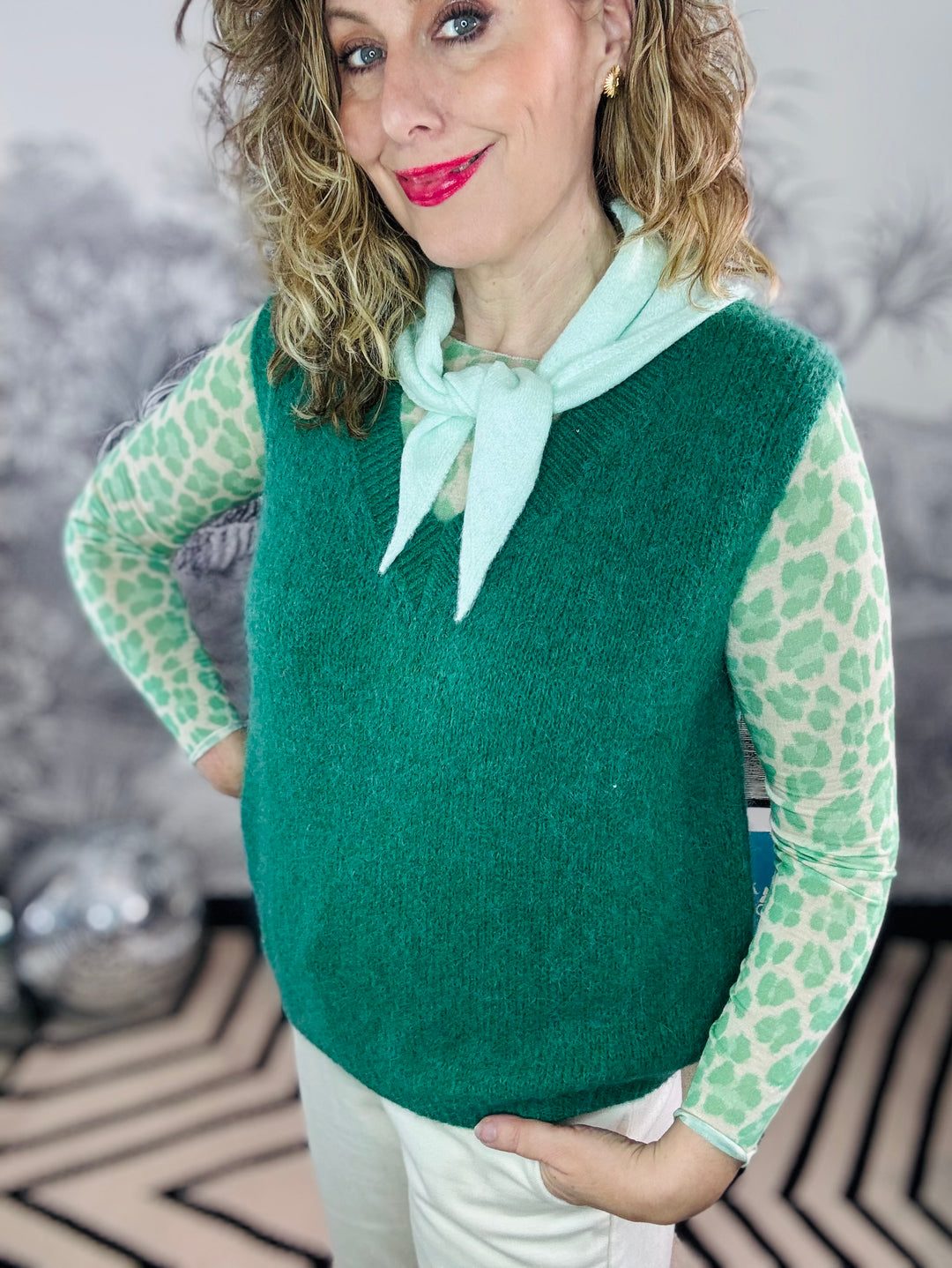 Neapolitan Triangle Neck Scarf