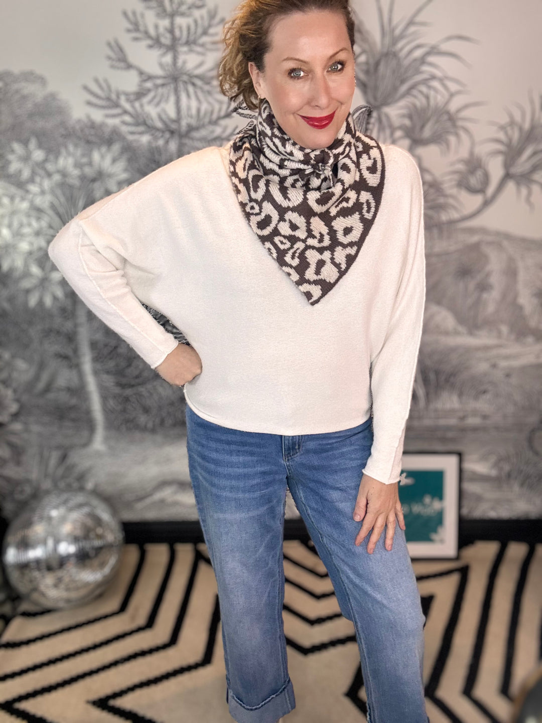 Leonie Knitted Neck Triangle Leopard Scarf Star Print