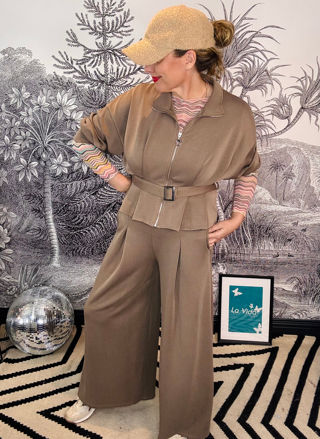 Descanso Leisure Suit in Taupe