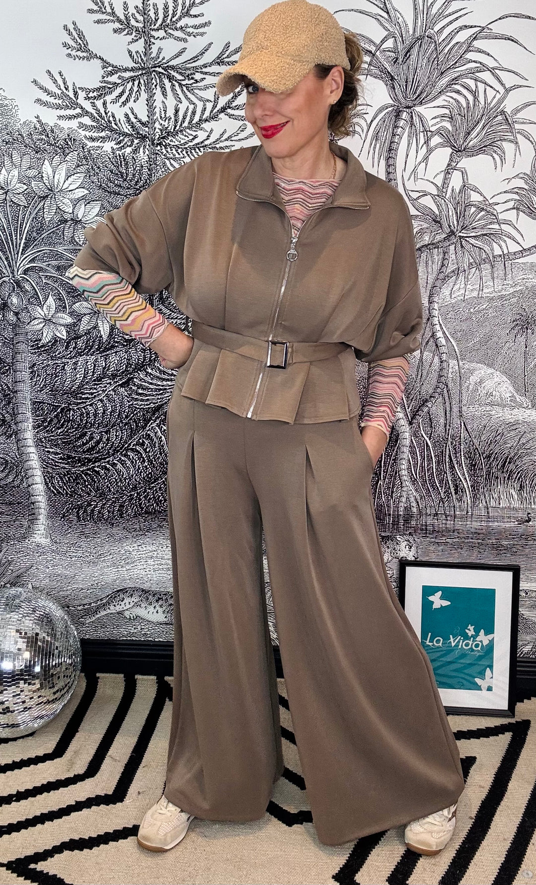 Descanso Leisure Suit in Taupe
