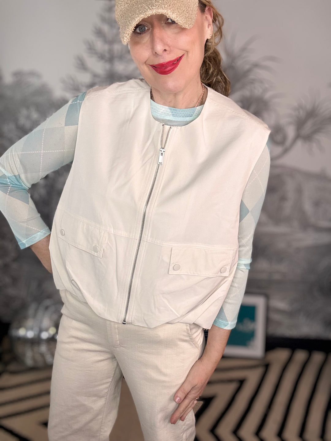 Ivy Sleeveless Gathering Jacket In Pearl