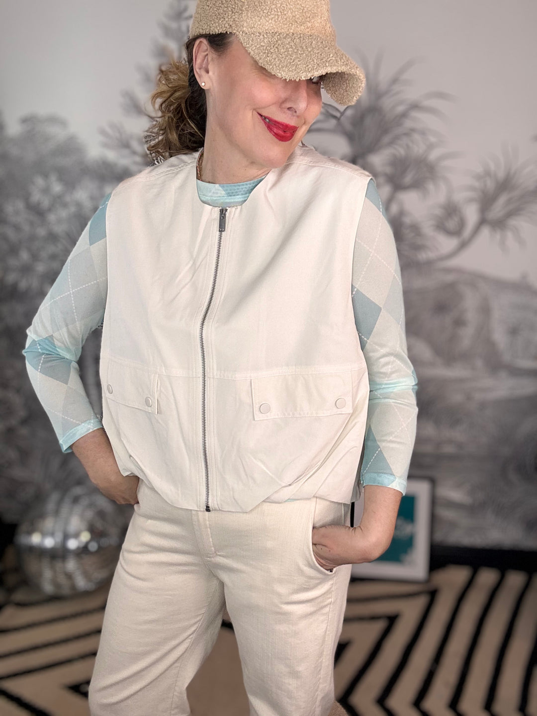 Ivy Sleeveless Gathering Jacket In Pearl